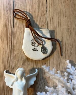 Skaplierius-medalikelis-su-dekliuku