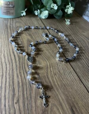 Rožančius iš drakono venų agato karoliukų