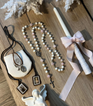 rinkinys krikstui pirmajai komunijaj zvake medalikelis skaplieris rozancius