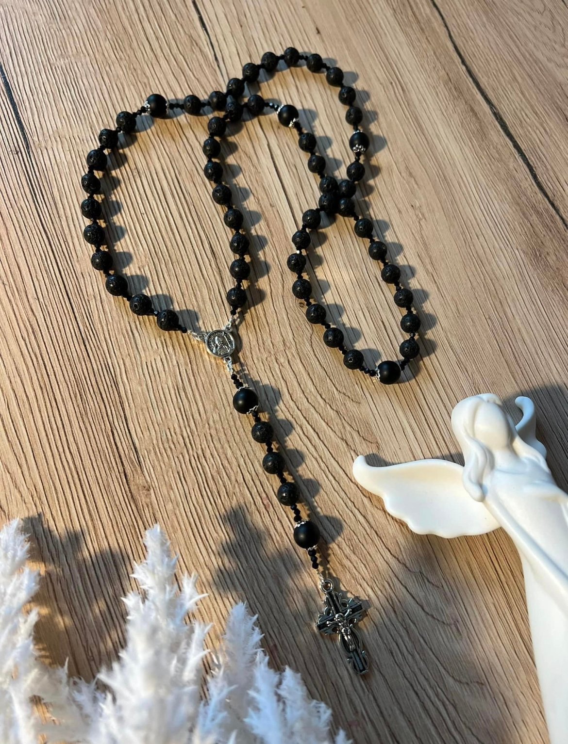 rozancius-maldai-komunijai-krikstynoms-vaikui-juodos-spalvos-berniukui