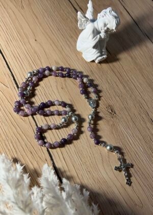 Minimalistinis rožančius iš purpurinio muskovito akmens karoliukų