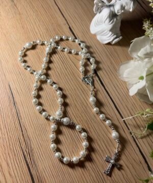 Minimalistinis stiklo perliukų rožančius